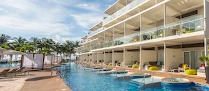 https://www.palmarbeachresortandspa.com.mx/galleries/Pools/Swim Up Terraces1.webp